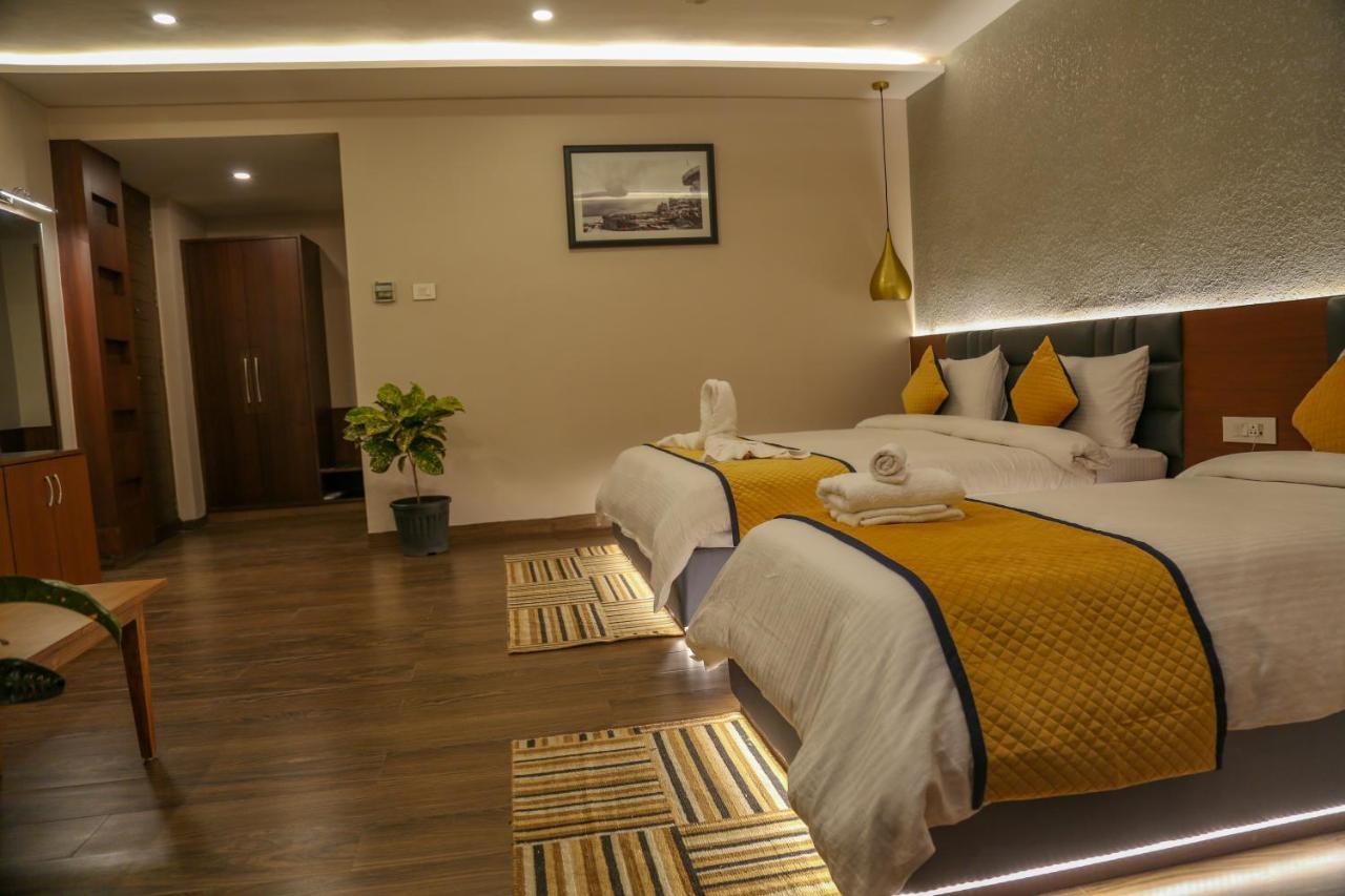 Four Leaf Hotel - Sapphire Blue, Varanasi Exterior foto